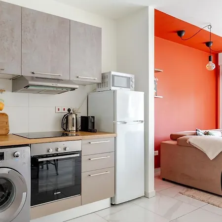 Location In 100m From The Apartment *