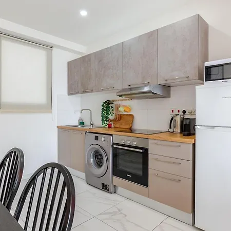 Apartment Location In 100m From The