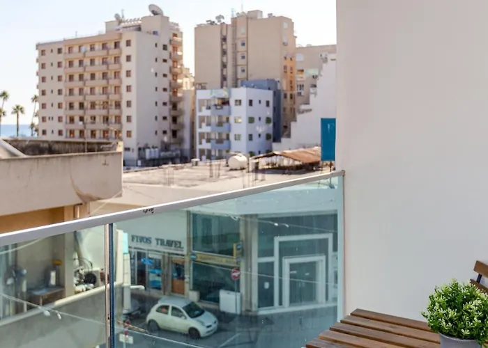 Location In 100m From The * Ларнака